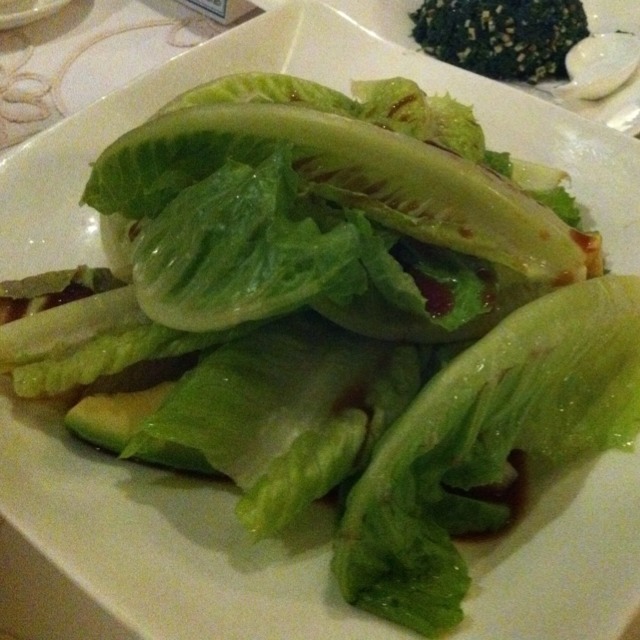 Romaine Lettuce With Avocado from 雍福会 YongFoo Elite on #foodmento http://foodmento.com/dish/4084