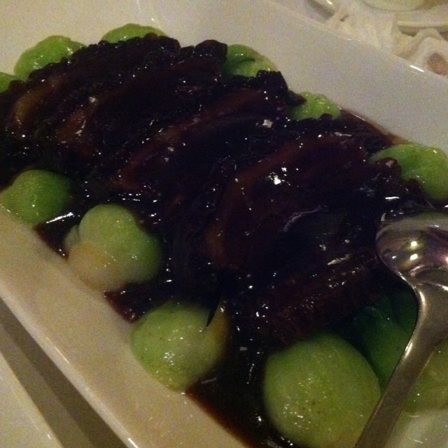 Stewed Pork Belly With Bok Choy from 雍福会 YongFoo Elite on #foodmento http://foodmento.com/dish/4089