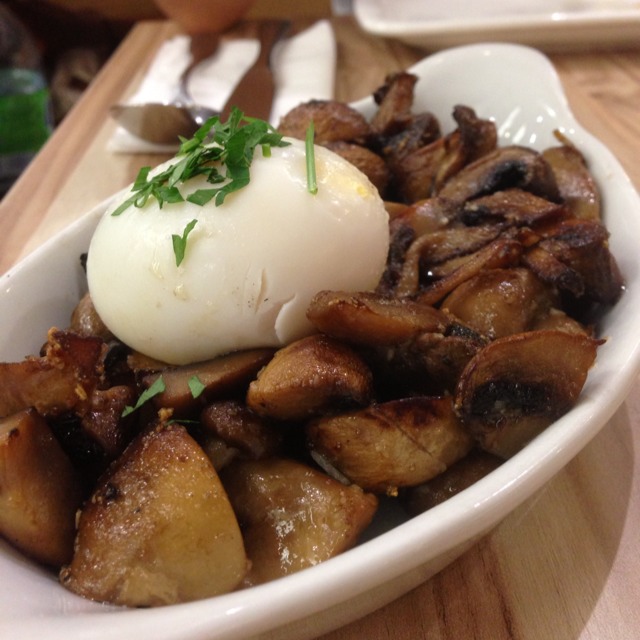 Sauté Wild Mushroom (w Poached Egg) from Poulet on #foodmento http://foodmento.com/dish/5145