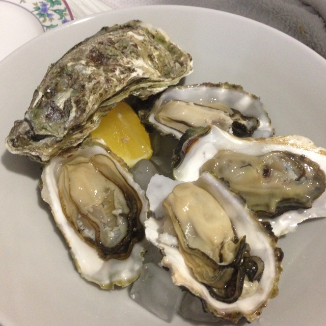 Fresh Canadian Oysters from All is well marketing pte ltd live Seafood supplies on #foodmento http://foodmento.com/dish/4167