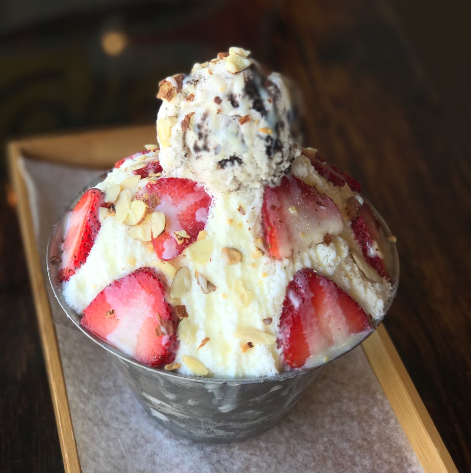 Milk Red Bean Bingsoo (Korean Shaved Ice) on #foodmento http://foodmento.com/dish/40371
