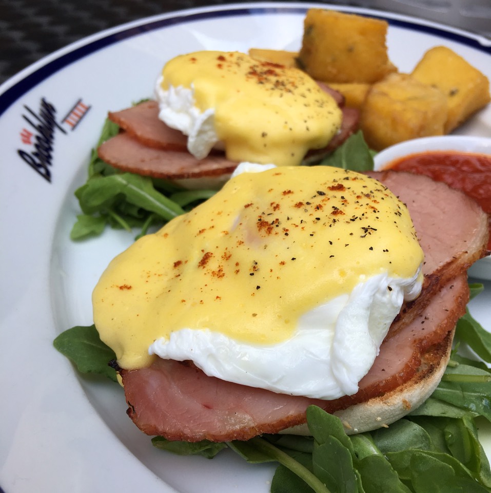 Classic Eggs Benedict (Canadian Bacon) at Brooklyn Diner on #foodmento http://foodmento.com/place/10834