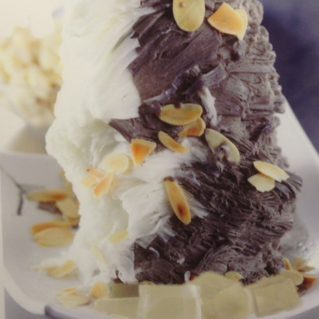 Almond & Sesame Snow Ice at Mei Heong Yuen Dessert 味香园 on #foodmento http://foodmento.com/place/1094