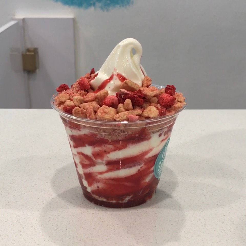 Strawberry Shortcake (Vanilla Soft Serve, Freeze Dried Strawberries, Crushed Golden Oreos, Strawberry Drizzle) from Soft Swerve Ice Cream on #foodmento http://foodmento.com/dish/41475