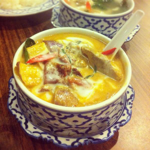 Red Roast Duck Curry (Gaeng Ped Yang) at E-Sarn Thai Cuisine on #foodmento http://foodmento.com/place/10