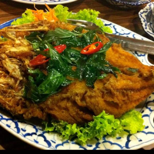 Red Chili Seabass (Deep fried whole fish) at E-Sarn Thai Cuisine on #foodmento http://foodmento.com/place/10