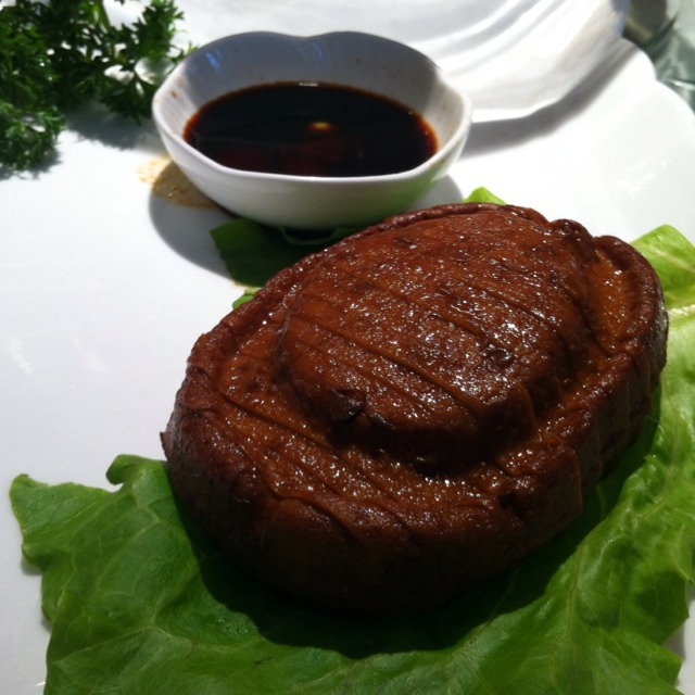 Vegetarian Abalone from 王朝大酒店 | Dynasty Restaurant on #foodmento http://foodmento.com/dish/4314