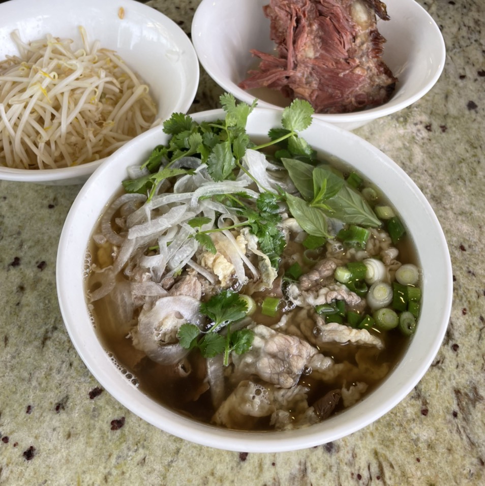 Chin Gau (Lean and Fatty Brisket) Pho $14 at Pho Kim Quy on #foodmento http://foodmento.com/place/11140