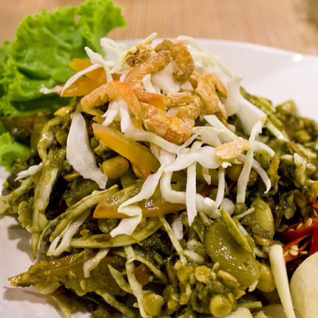 Pickled Tea Leaves Salad on #foodmento http://foodmento.com/dish/4385