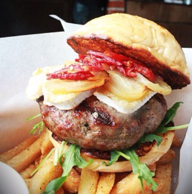 Simply Brie-vine Burger (Wagyu, Pear, Brie, Sundried Tomatoes) at Roadhouse on #foodmento http://foodmento.com/place/1122