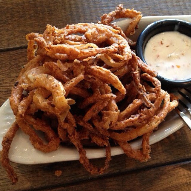 Crispy Buttermilk Onion Rings at Roadhouse on #foodmento http://foodmento.com/place/1122