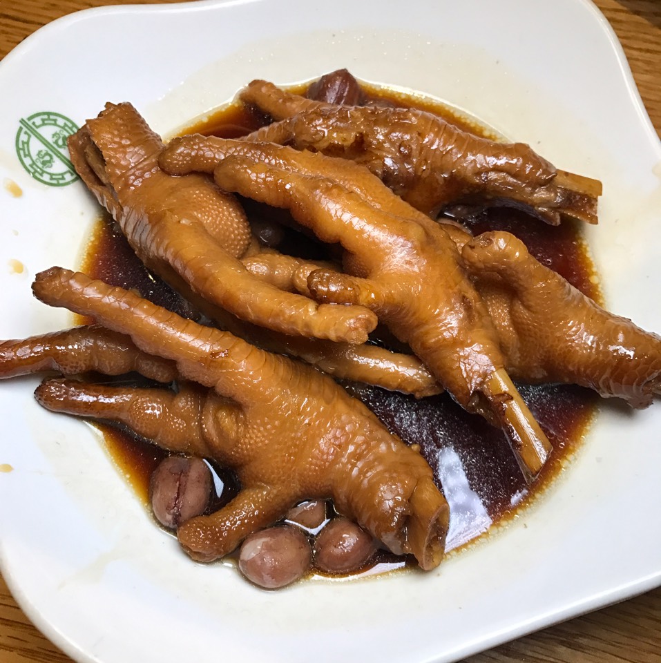 Braised Chicken Feet With Abalone Sauce And Peanut at Tim Ho Wan 添好運 on #foodmento http://foodmento.com/place/11230