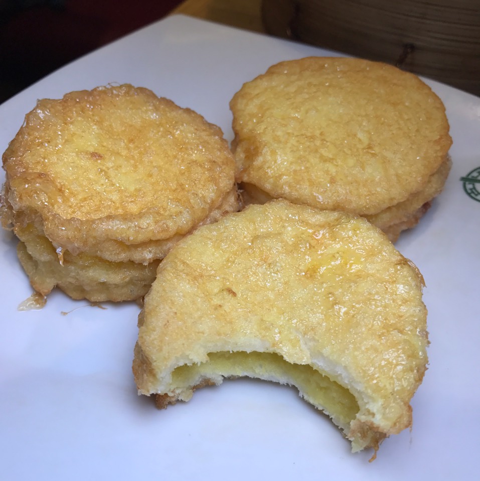 French Toast Filled With Custard at Tim Ho Wan 添好運 on #foodmento http://foodmento.com/place/11230