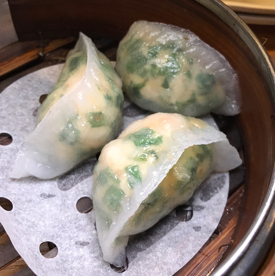 Steamed Shrimp And Chives Dumplings at Tim Ho Wan 添好運 on #foodmento http://foodmento.com/place/11230