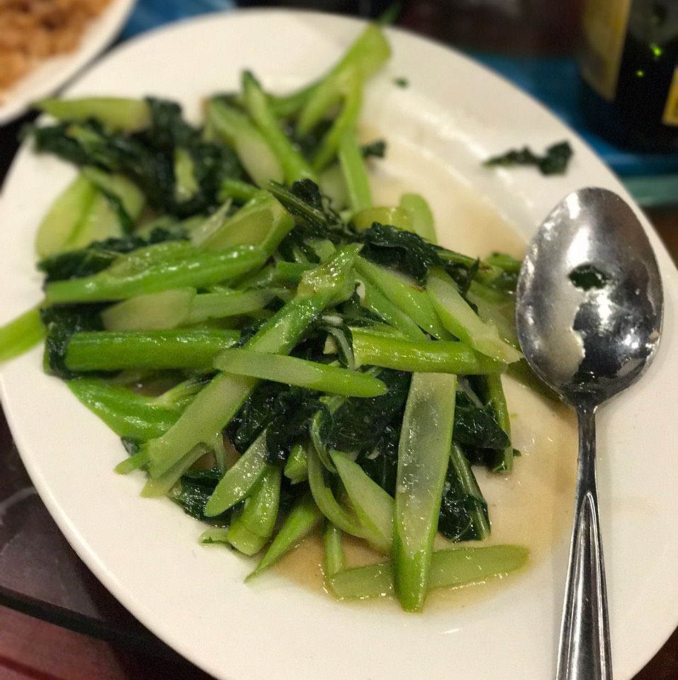 Chinese Broccoli with Oyster Sauce - Side Dishes‏ from Sun Wah BBQ on #foodmento http://foodmento.com/dish/42666