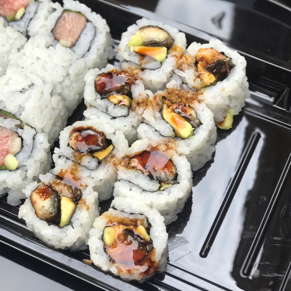 Eel Avocado Maki Roll on #foodmento http://foodmento.com/dish/43316