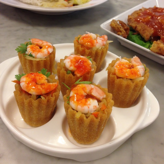 Kueh Pie Tee at Makko Teck Neo Pineapple Tarts on #foodmento http://foodmento.com/place/1133