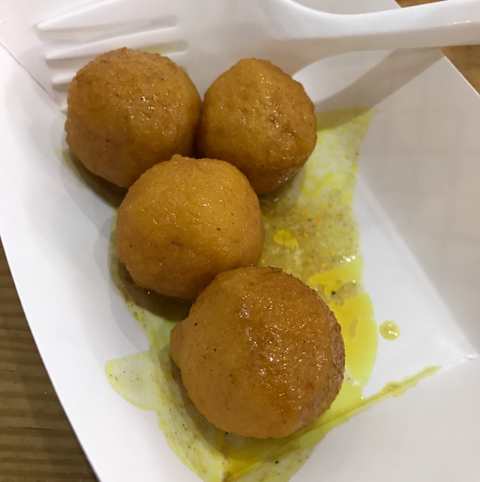Curry Fish Balls from Joe’s Steam Rice Rolls on #foodmento http://foodmento.com/dish/43664