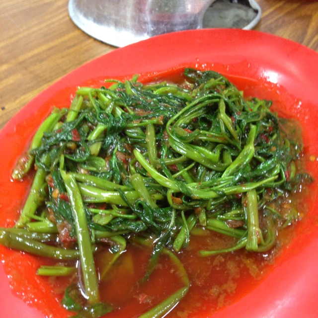Sambal Kang Kong from Nan Hwa Chong Fish-Head Steamboat Corner (南华昌亚秋鱼头炉) on #foodmento http://foodmento.com/dish/4428