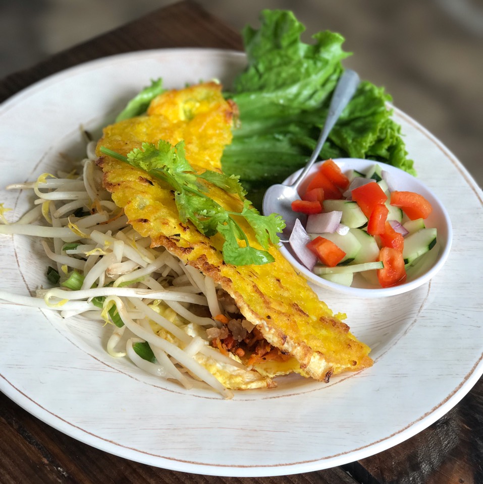 Ka Nom Baung Yuan (Crispy Turmeric Rice Cake, Egg, Ground Chicken & Shrimp) from Khao Nom on #foodmento http://foodmento.com/dish/43801