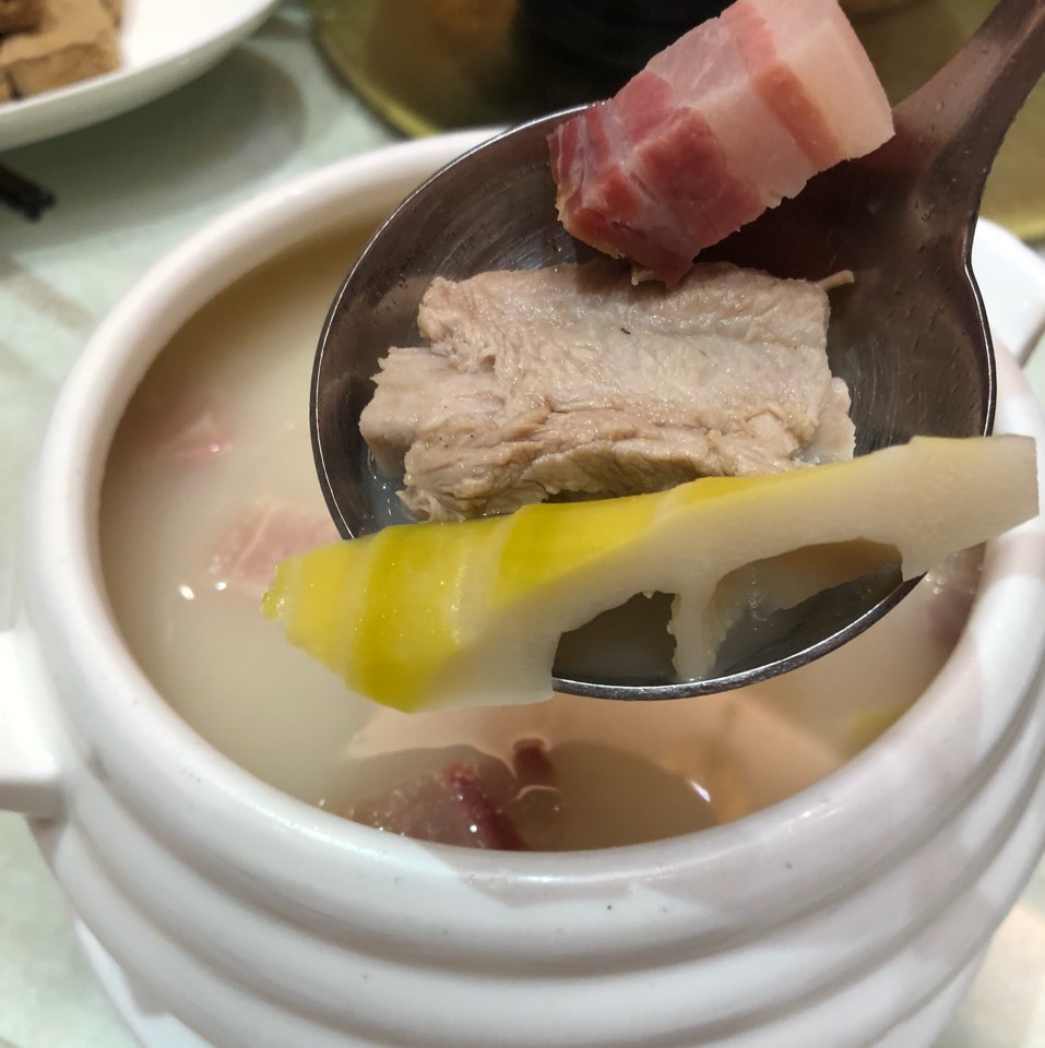 Yi Do Xian (Salted Ham, Bamboo Shoots, Pork Ribs In Soup) at Shun Feng Harbour on #foodmento http://foodmento.com/place/11448