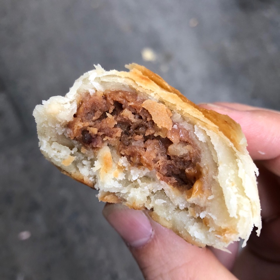 Sweet Pork Pastry Bun at 光明邨大酒家 on #foodmento http://foodmento.com/place/11454