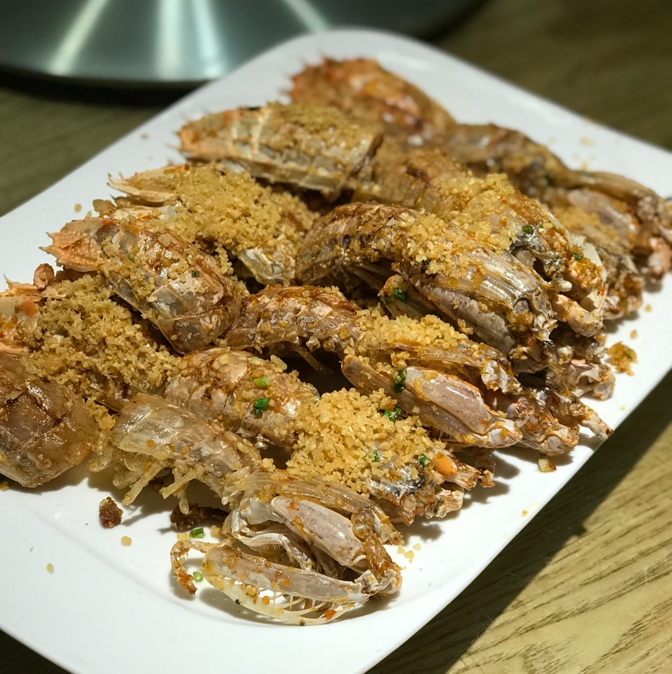 Fried Whole Crawfish at 宝燕壹号 Baoyan Restaurant on #foodmento http://foodmento.com/place/11458