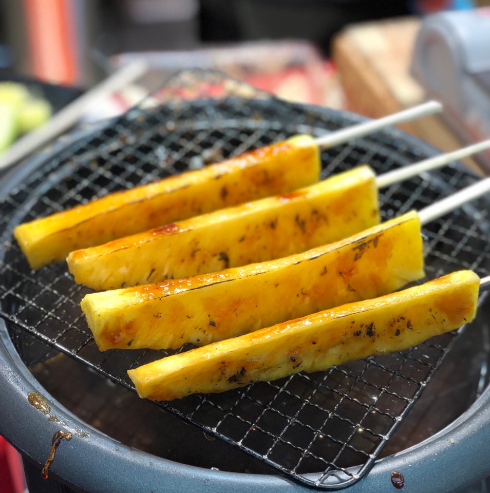 Grilled Pineapple at Kuromon Market (黒門市場) on #foodmento http://foodmento.com/place/11466