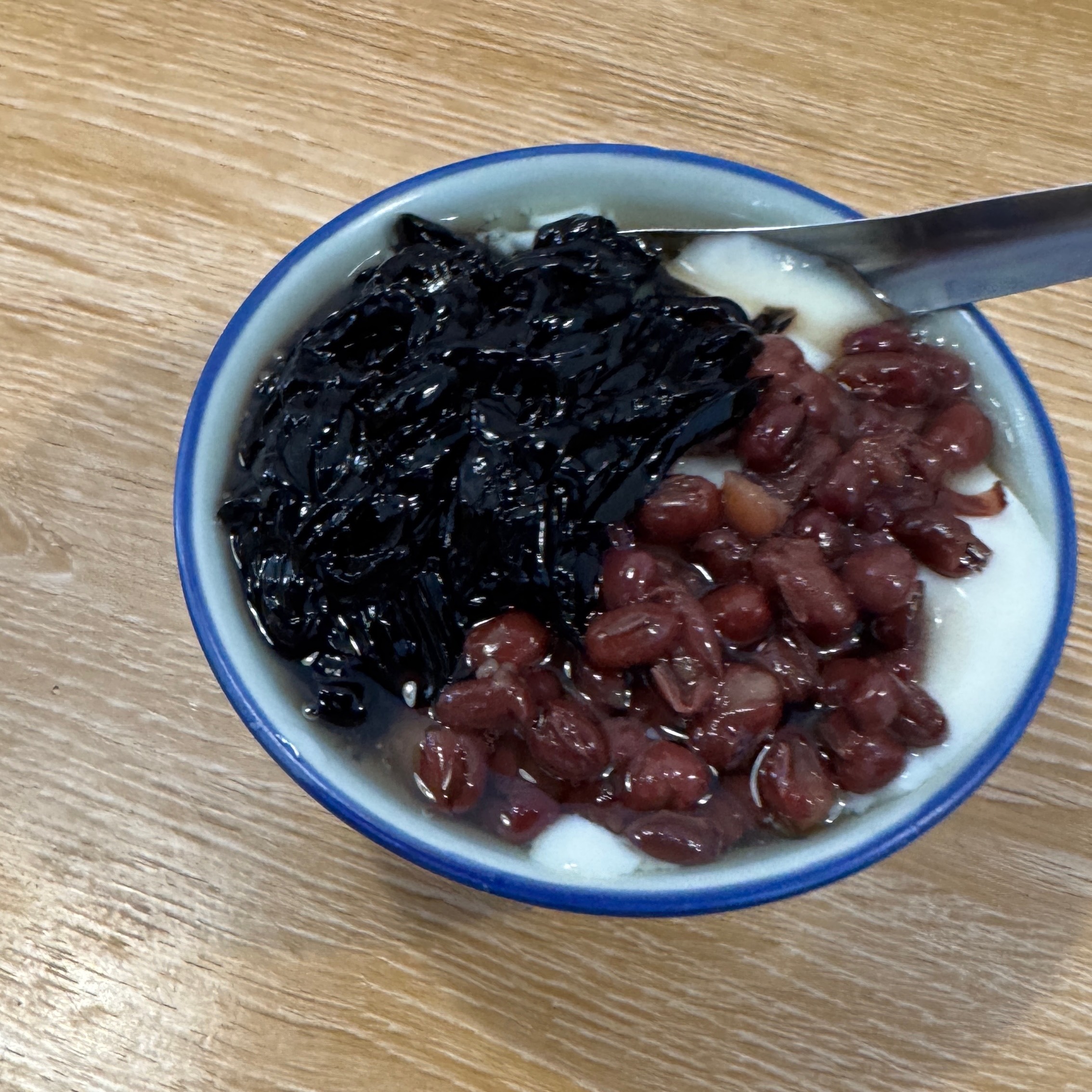 Tau Fu Fa (Beancurd) $3.50 w 2 toppings at Woong Kee Bean Curd 旺记祖传豆花 on #foodmento http://foodmento.com/place/11559