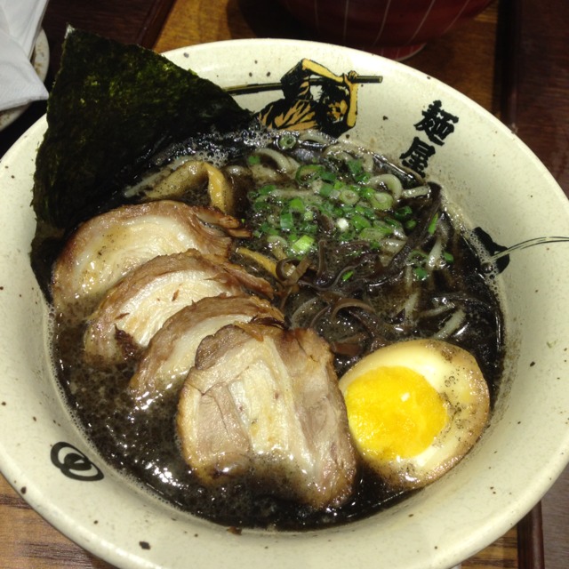 Black Cha Shu Ramen (garlic) from Menya Musashi on #foodmento http://foodmento.com/dish/4488