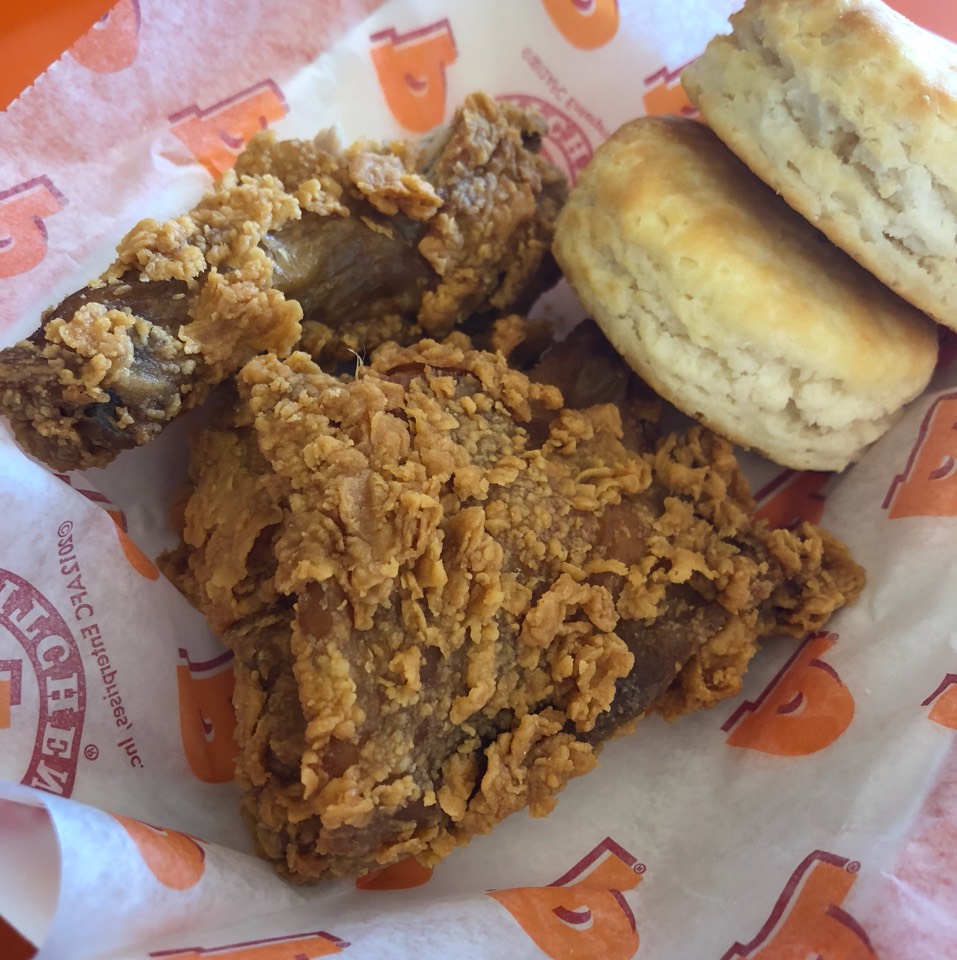 2 Piece Fried Chicken on #foodmento http://foodmento.com/dish/45198