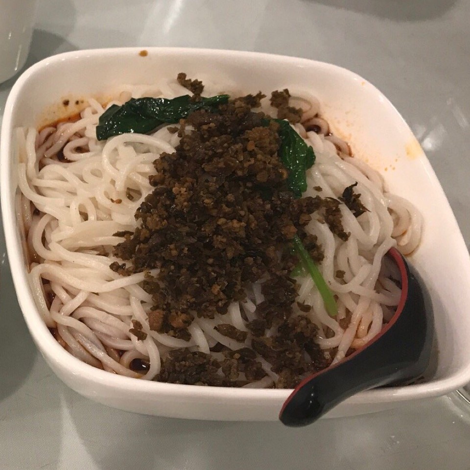 Clear Noodles In Spicy Meat Sauce from Szechuan House on #foodmento http://foodmento.com/dish/45228