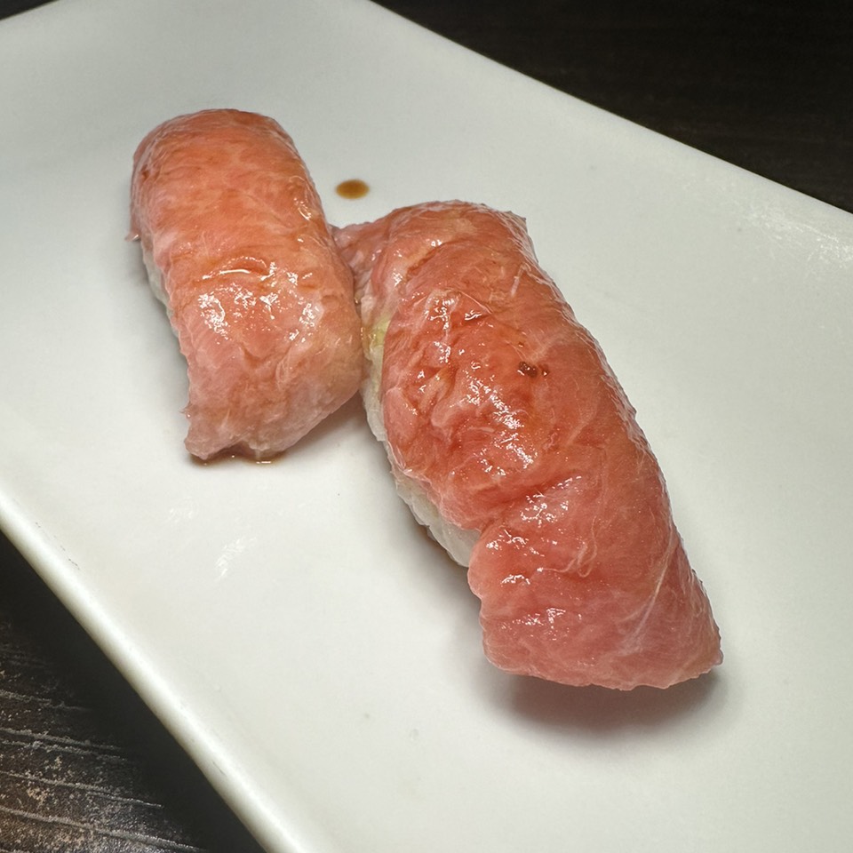 Blue Fin Fatty Tuna Sushi (Toro) $16 from Sushi Fumi on #foodmento http://foodmento.com/dish/54709