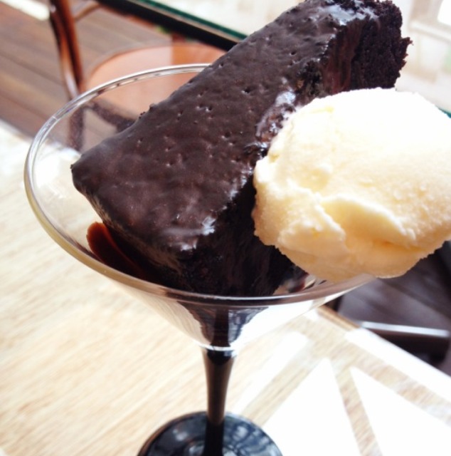 Root Beer Cake With Vanilla Ice Cream at Wimbly Lu Chocolates on #foodmento http://foodmento.com/place/1181