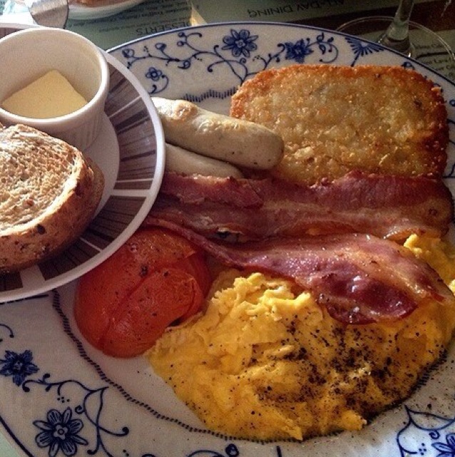 Grand Slam (Bacon, Sausage, Organic Eggs, Walnut Toast, Hash Brown, Tomato) at Wimbly Lu Chocolates on #foodmento http://foodmento.com/place/1181