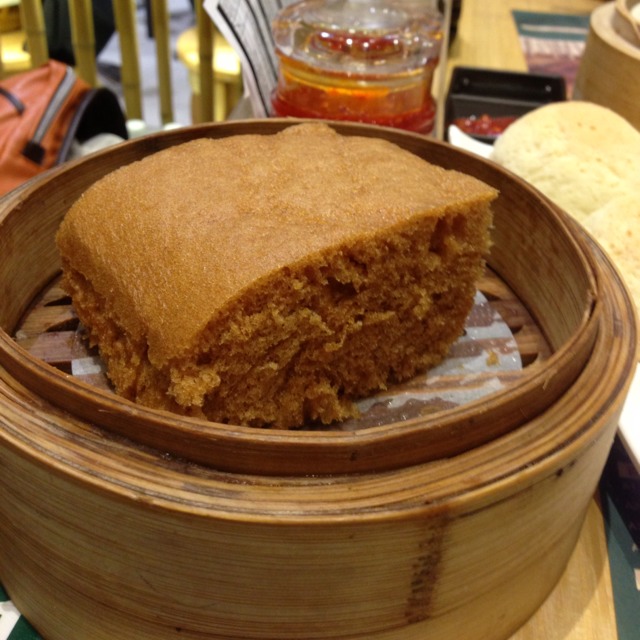 Steamed Egg Cake from Tim Ho Wan 添好運 on #foodmento http://foodmento.com/dish/4592