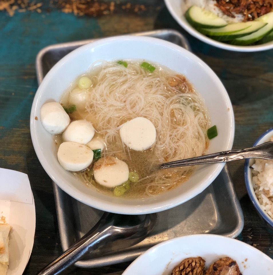 Fishball Soup With Vermicelli Noodles from Kopitiam on #foodmento http://foodmento.com/dish/45838