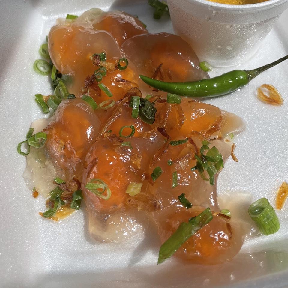 Banh Bot Loc Tran (Steamed Tapioca Dumplings With Pork & Shrimp) $9.90 from Ben Ngu on #foodmento http://foodmento.com/dish/51012