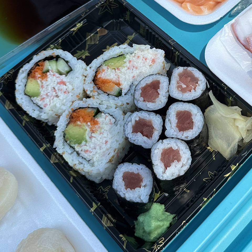 California Roll & Tuna Roll $7.50 from Yama Seafood on #foodmento http://foodmento.com/dish/56331