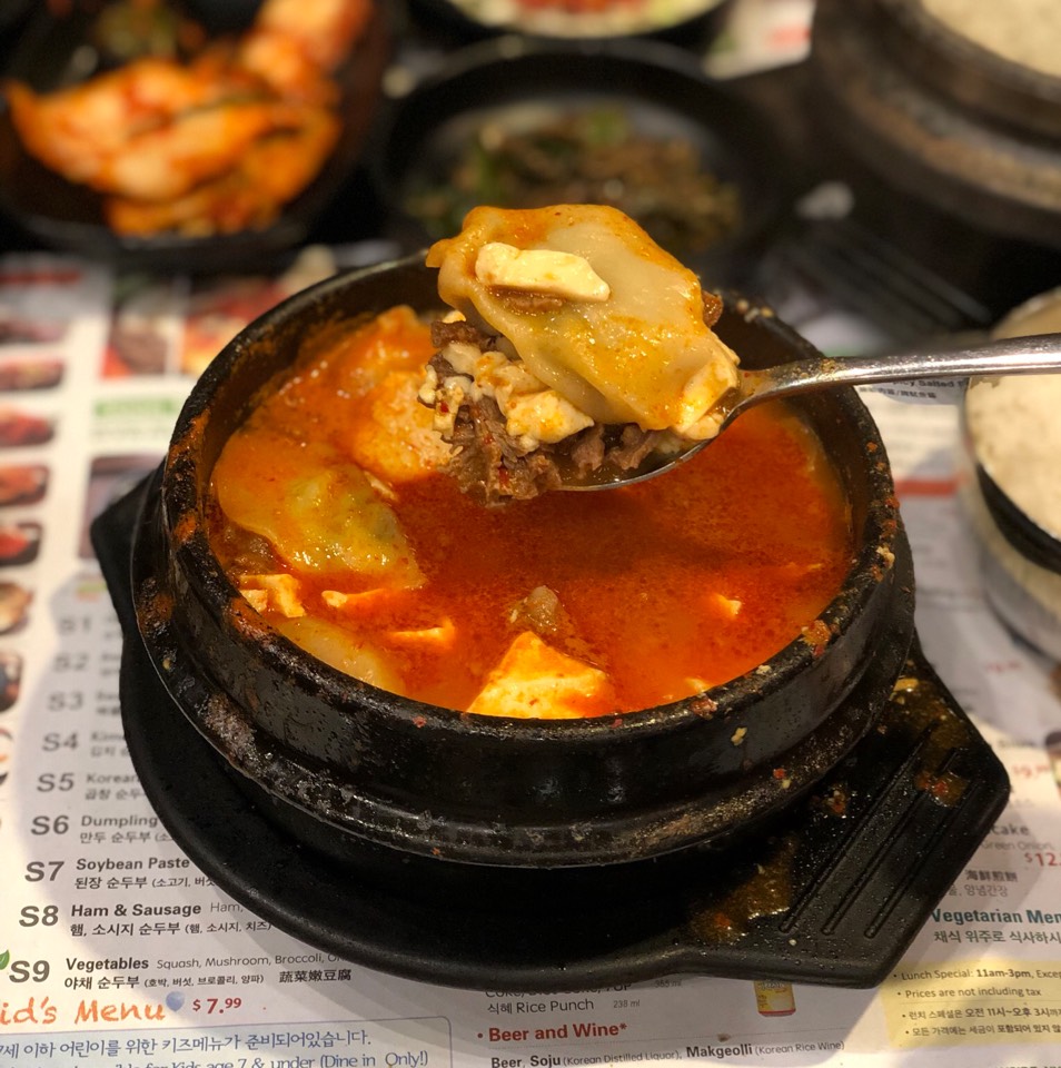 Soon Du Bu With Dumplings on #foodmento http://foodmento.com/dish/46261