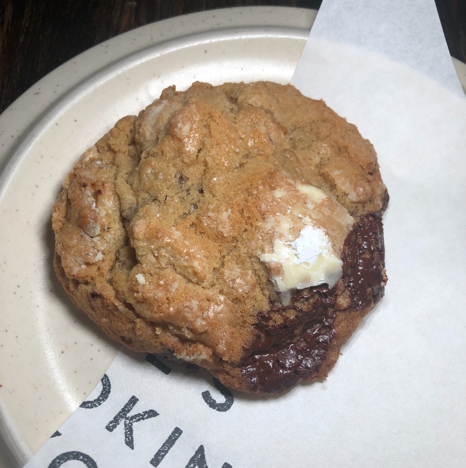 Warm Chocolate Chip Cookie at Here's Looking at You (CLOSED) on #foodmento http://foodmento.com/place/12019