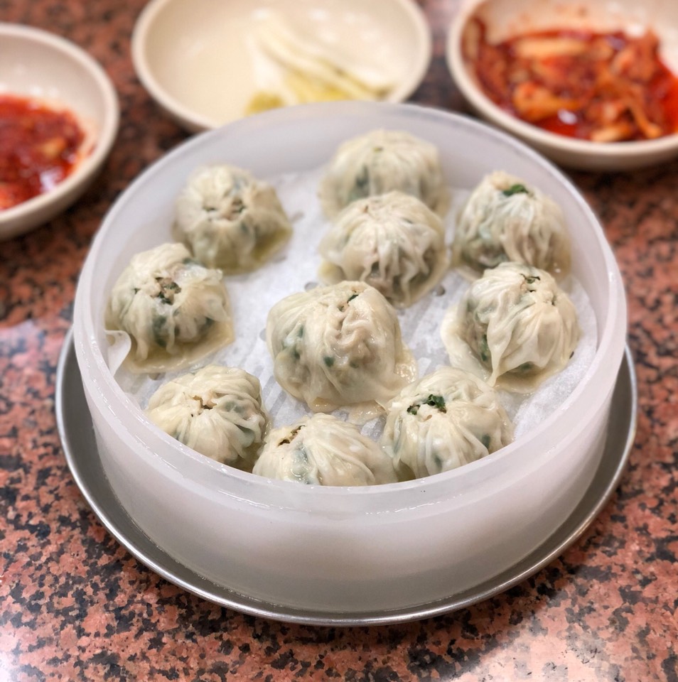Pork & Chive Dumplings on #foodmento http://foodmento.com/dish/46411