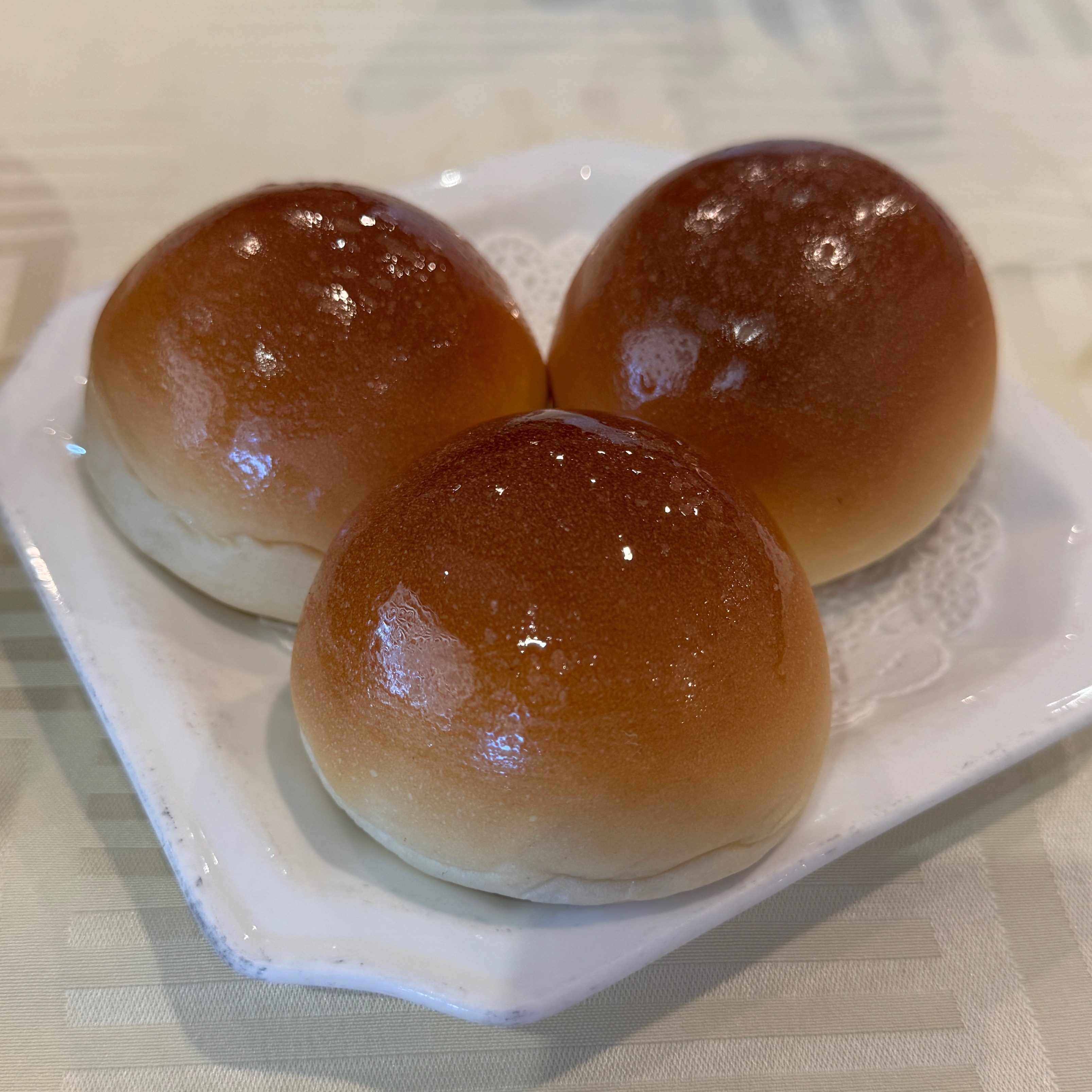 House No 1 Baked Bbq Pork Bun at Sea Harbour Seafood Restaurant on #foodmento http://foodmento.com/place/12063