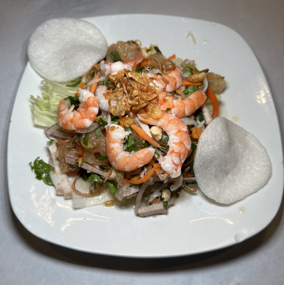 Goi Buoi (Pomelo Salad) from Garlic & Chives on #foodmento http://foodmento.com/dish/47357