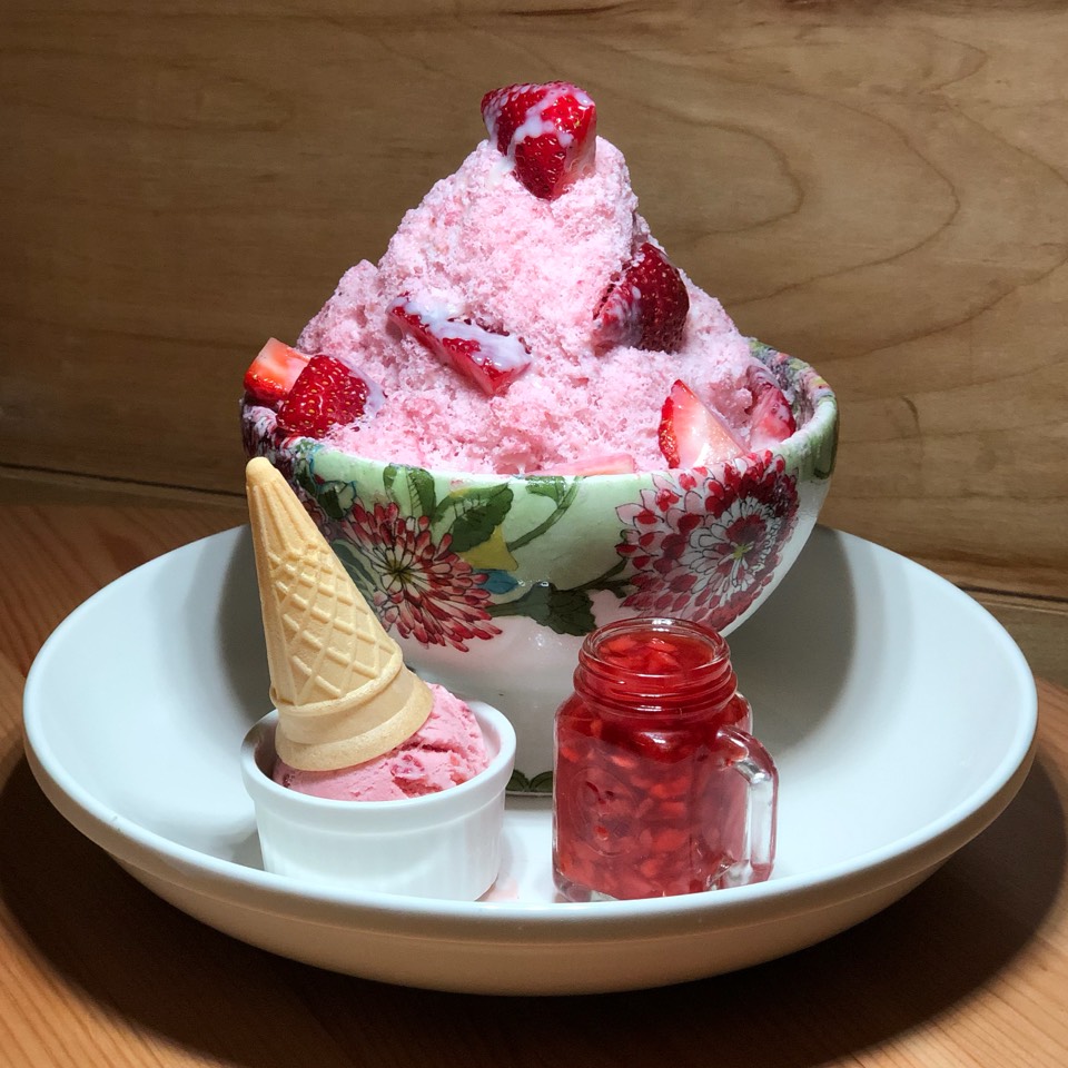 Strawberry Shaved Snow Set at Spoon by H (CLOSED) on #foodmento http://foodmento.com/place/12129