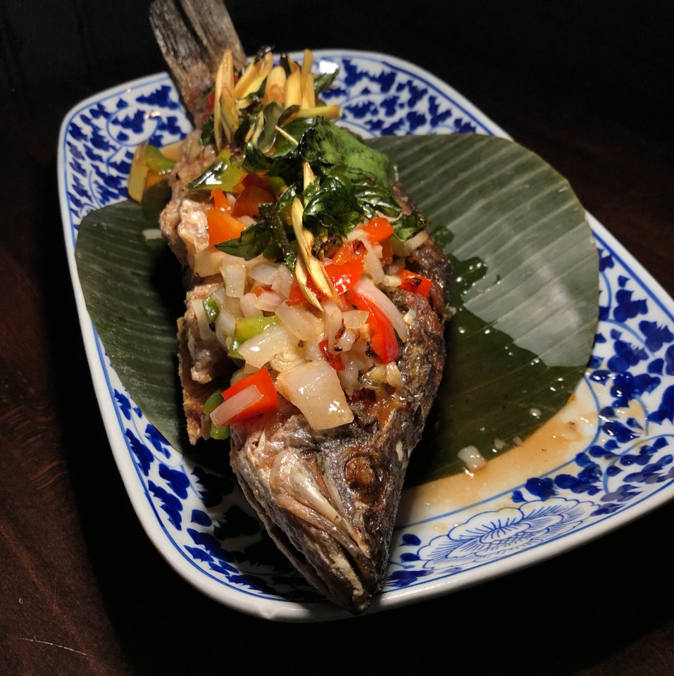 Pla Sahm Rodd (Fried Whole Fish, Three Flavor Sauce) at Chao Krung on #foodmento http://foodmento.com/place/12133