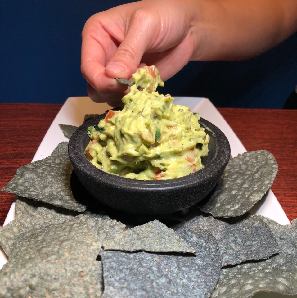 Guacamole & Chips from Tlayuda L.A. Mexican Restaurant on #foodmento http://foodmento.com/dish/47301