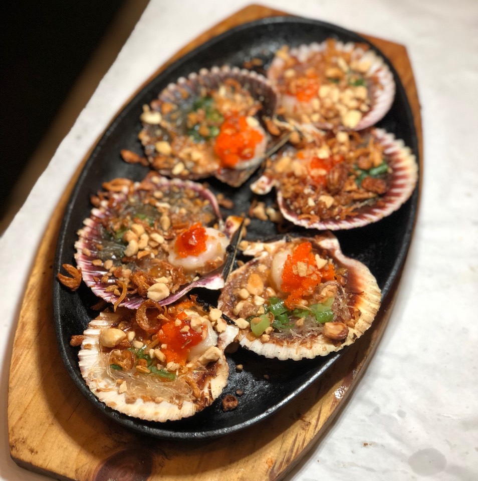 So Diep Nuong Trung Nhat (Grilled Scallop w/ Masago Roe) from Garlic & Chives on #foodmento http://foodmento.com/dish/48183