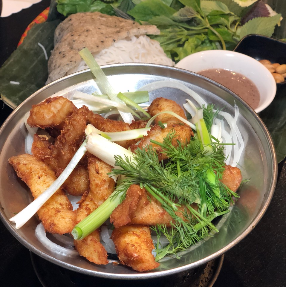 Cha Ca Thang Long (Sizzling Fish Fillet) on #foodmento http://foodmento.com/dish/47187