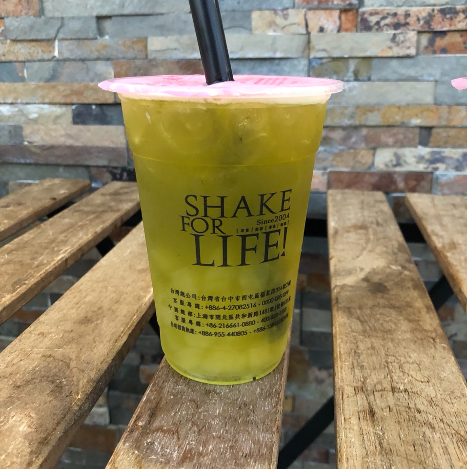 Kiwi Green Tea at Ding Tea (CLOSED) on #foodmento http://foodmento.com/place/12257